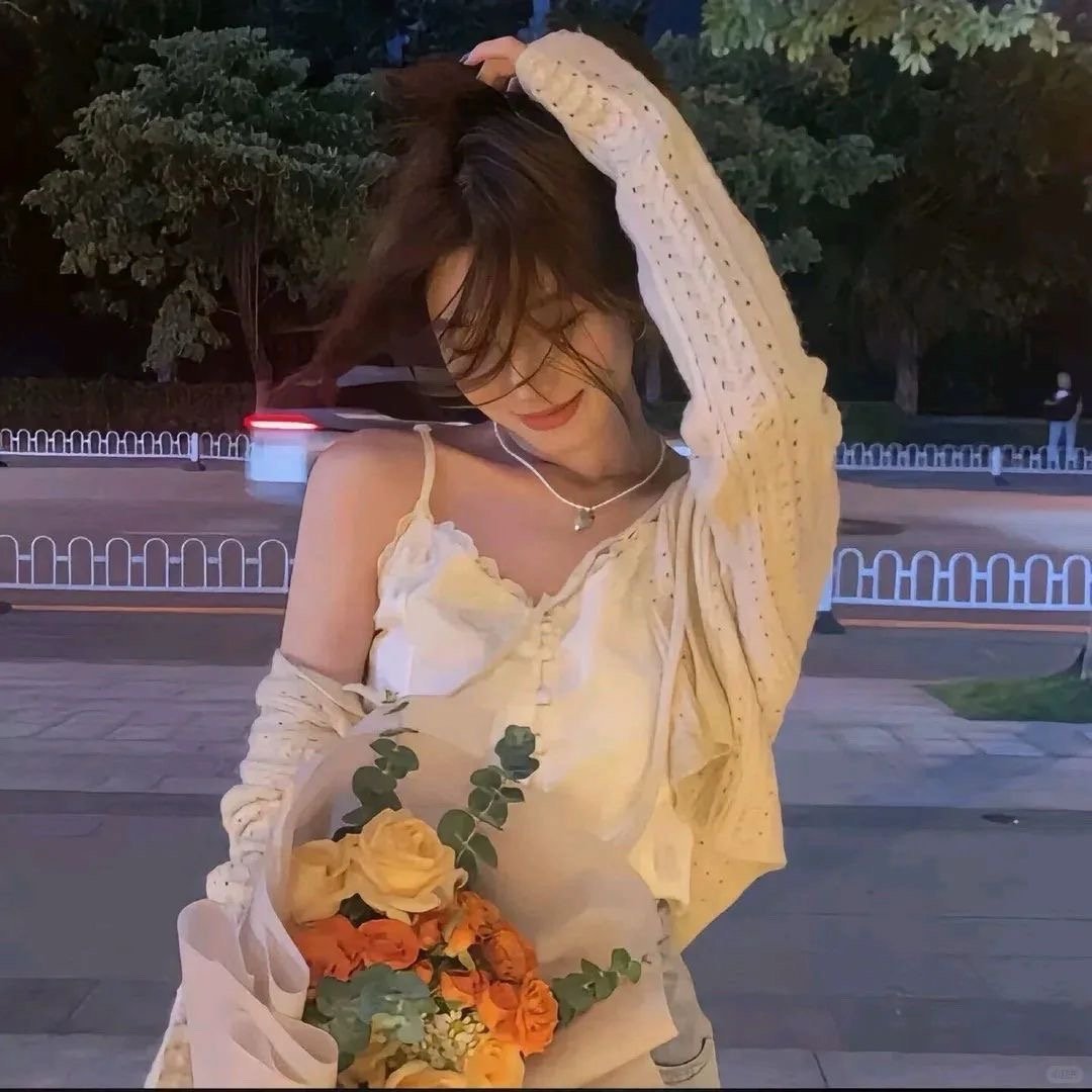 我该如何写我呢我厌蠢 我慕强 我孤独我有时过度表达 有时一言不发我有时像打了鸡血