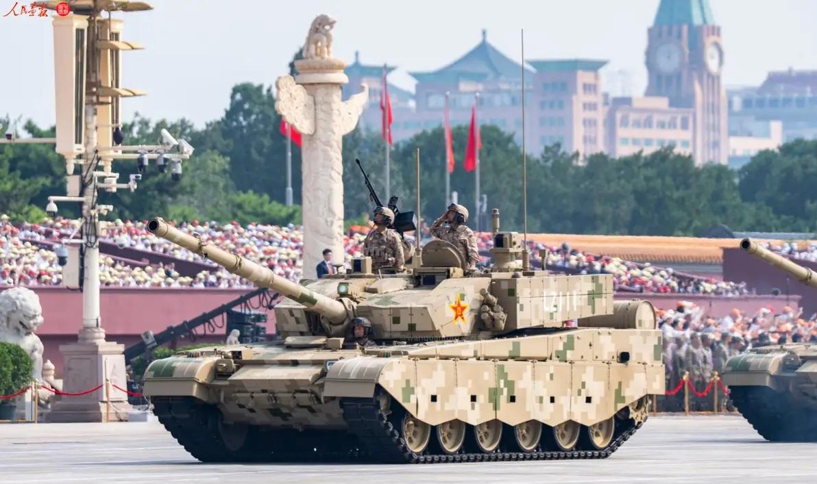 国产100式战车，颠覆传统装甲陆战车作战运用模式！九三阅兵受阅的100式主战坦克