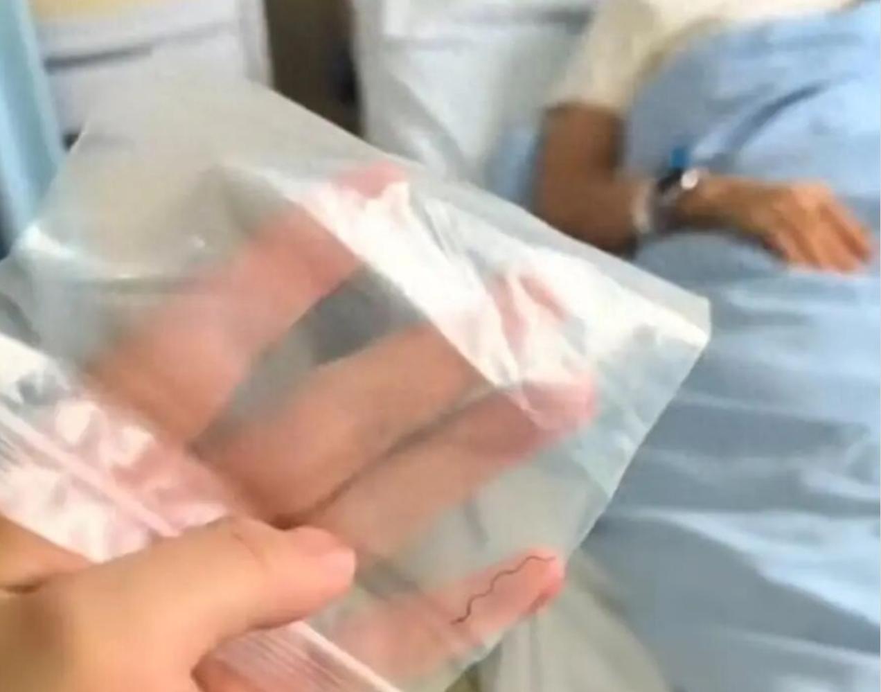 出门吃火锅本来是一件放松解馋的小事，四川南充阆中一位女士却在就餐时遭遇糟心事，不