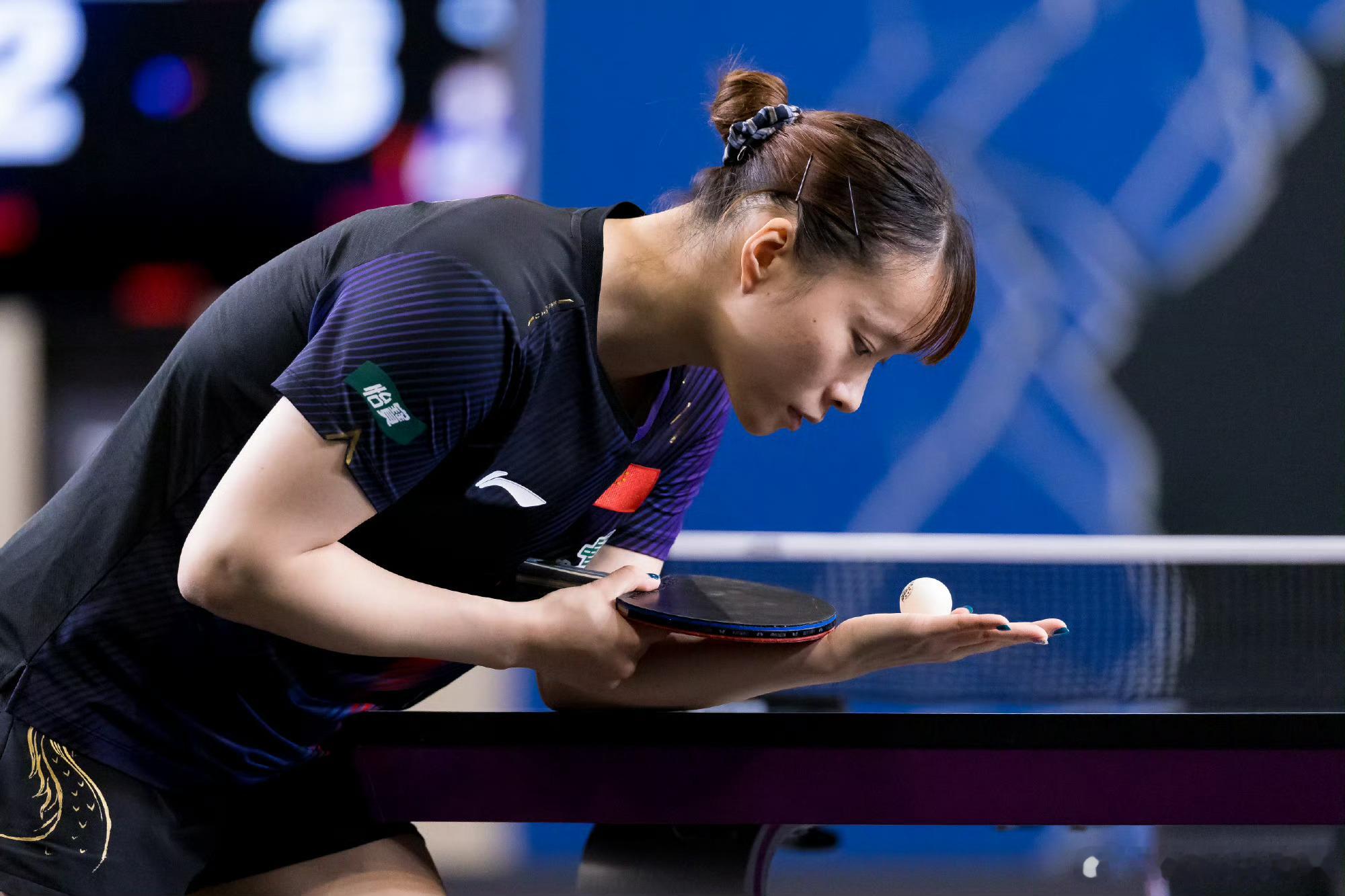 石洵瑶3比2萨马拉WTT美国大满贯女单首轮，石洵瑶3-2(12-10、8-11、