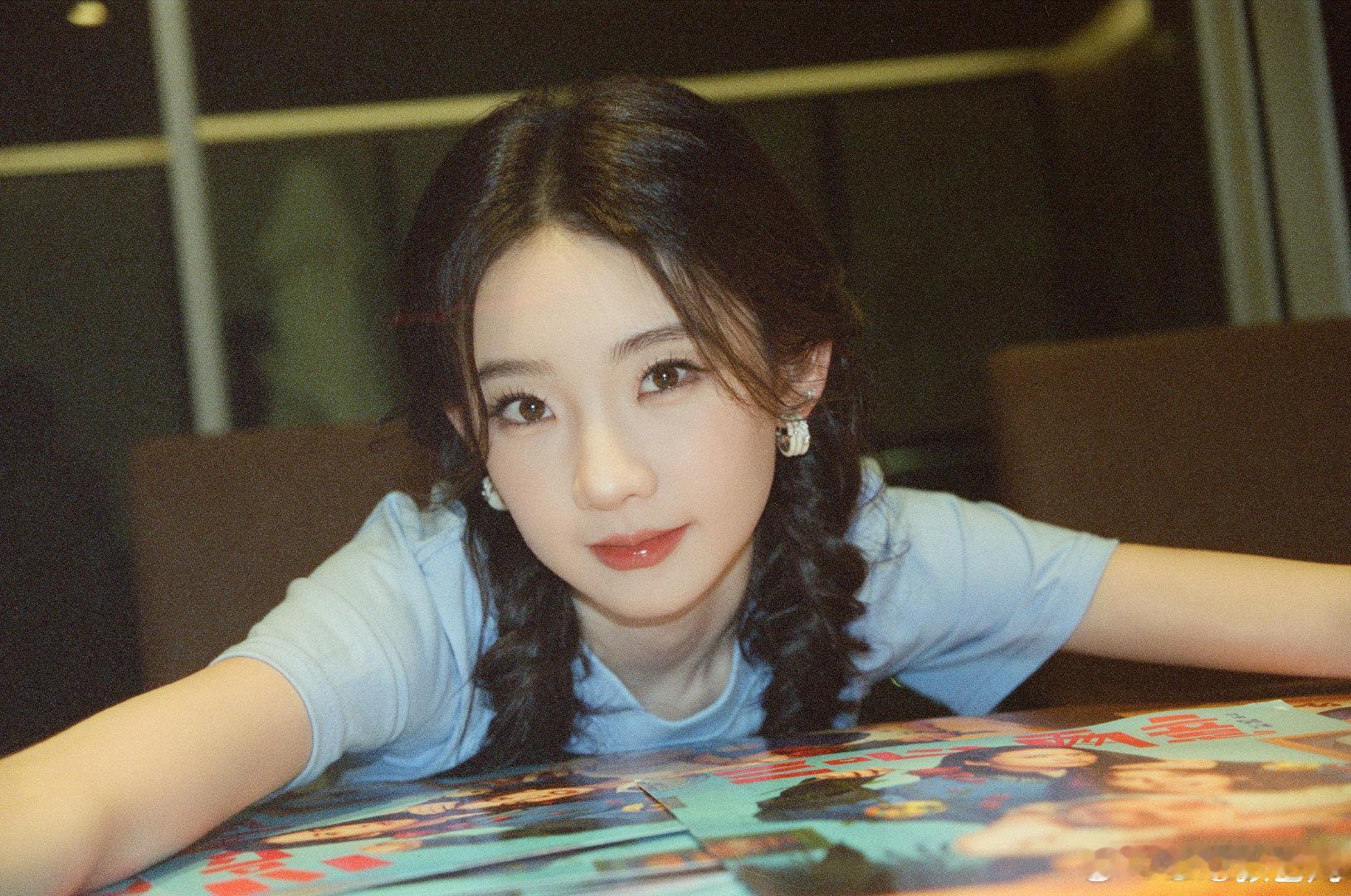 谁能拒绝这种硬糖售后！希林娜依高唱了张艺凡主演电影片尾曲硬糖少女售后