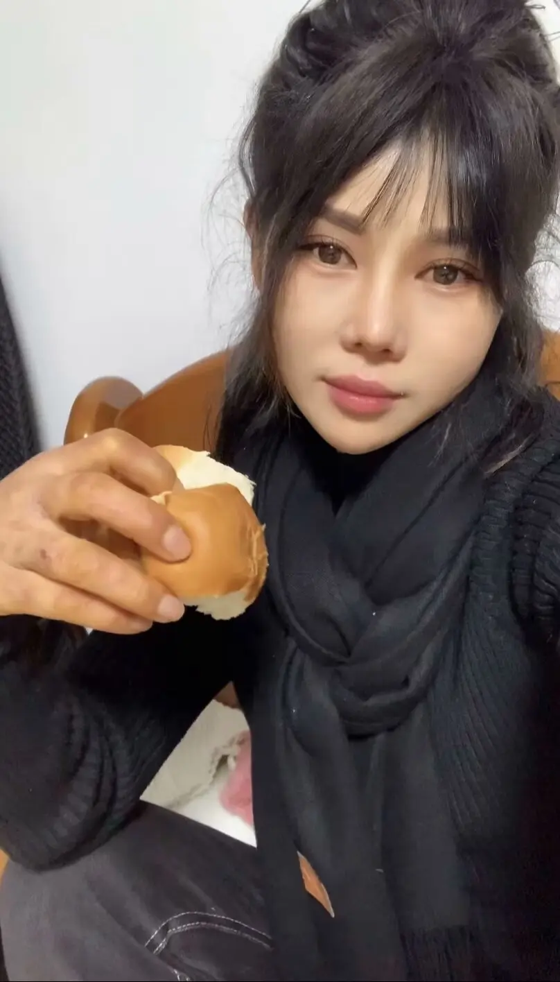 老公外地打工，我留守陪读，这个月只给了我们娘三1000生活费，没有钱....