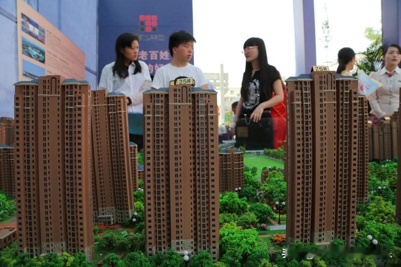 2026年的新房还是会卷到飞起的。
现在开发商的共识是在房价不涨的情况下，想要吸