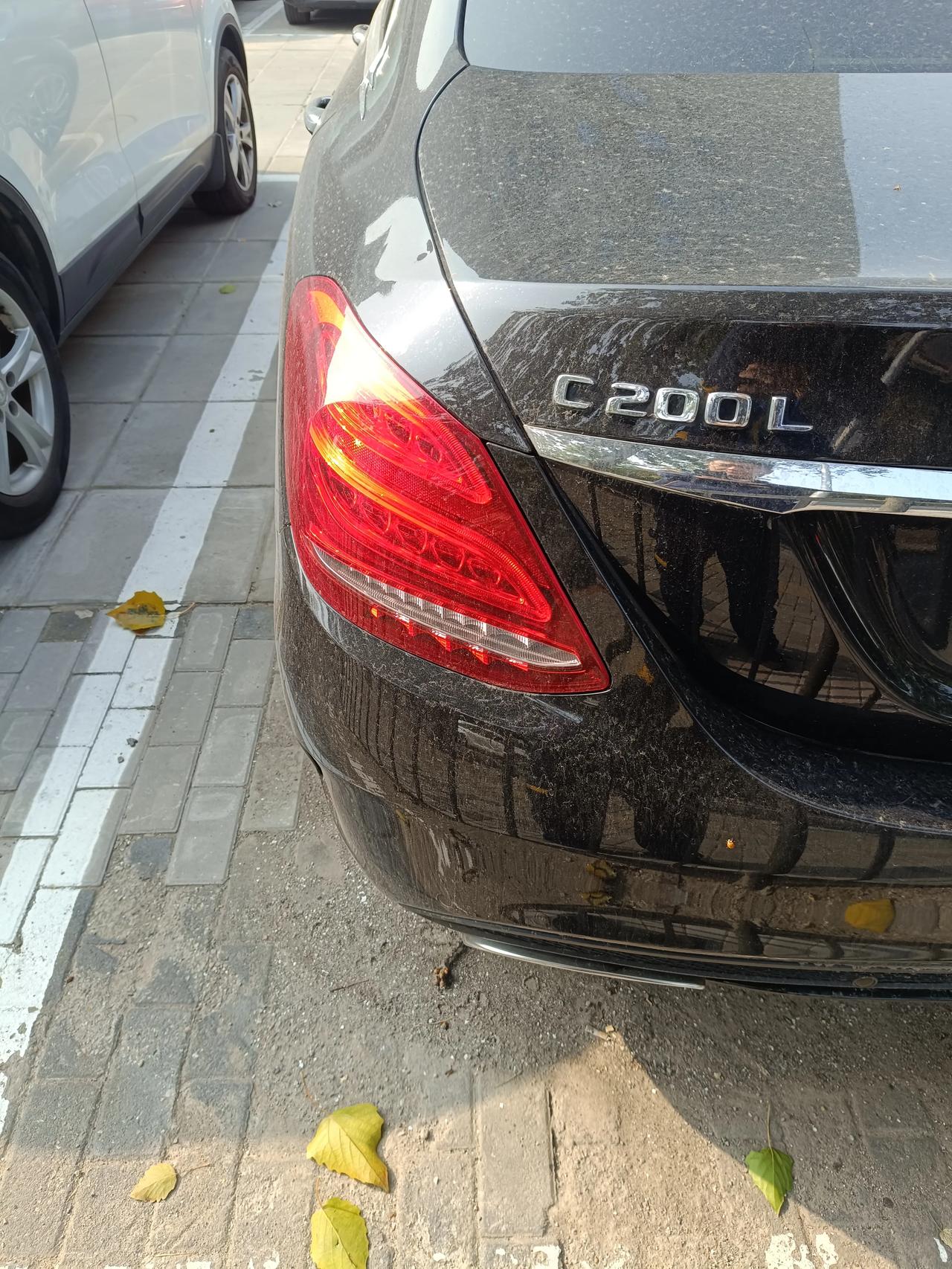 普通人怎么才能开上奔驰呢？打工一个🈷挣个四五千块钱，再抽点烟，喝点酒，简直了，