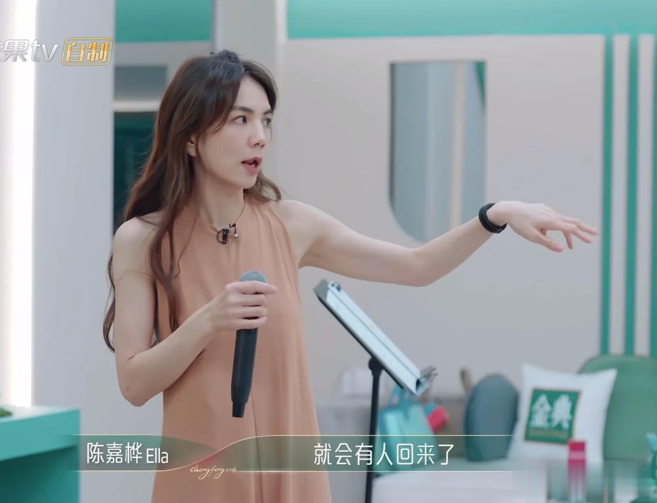 蔡少芬，搬起石头砸自己的脚！谁也没想到，就在谢娜、Ella忙着争夺分数，势要赢下