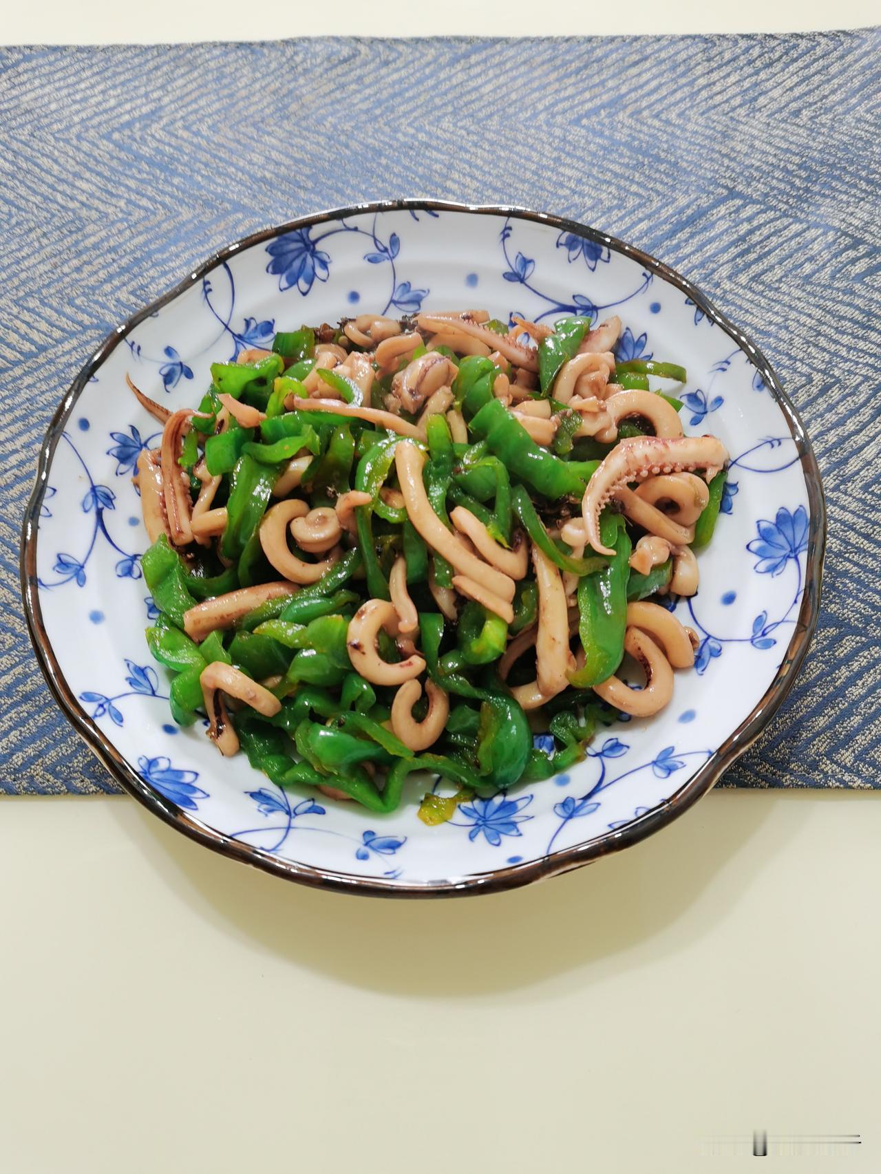 家里做饭，老妈做的菜有点咸
我委婉开口：妈，今天菜味道挺有记忆点的
老妈一拍手：