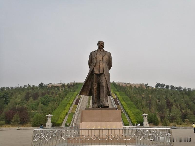 七律.瞻仰华陵（中华新韵） 
                 符进朝   
一