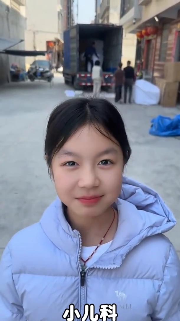 你说我要验牌。我要验牌。小儿科。小儿科。小瘪三。小瘪三。给我擦皮鞋。给我擦皮鞋。