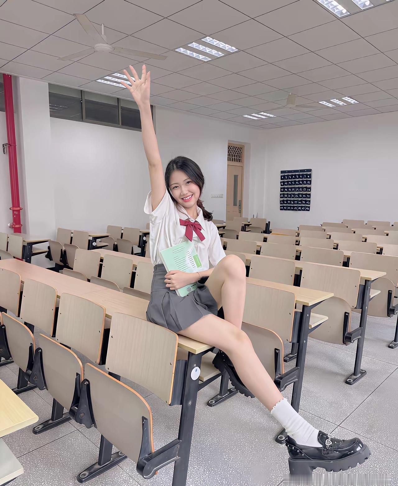 班里最开朗的女孩，青春，阳光！可爱！
