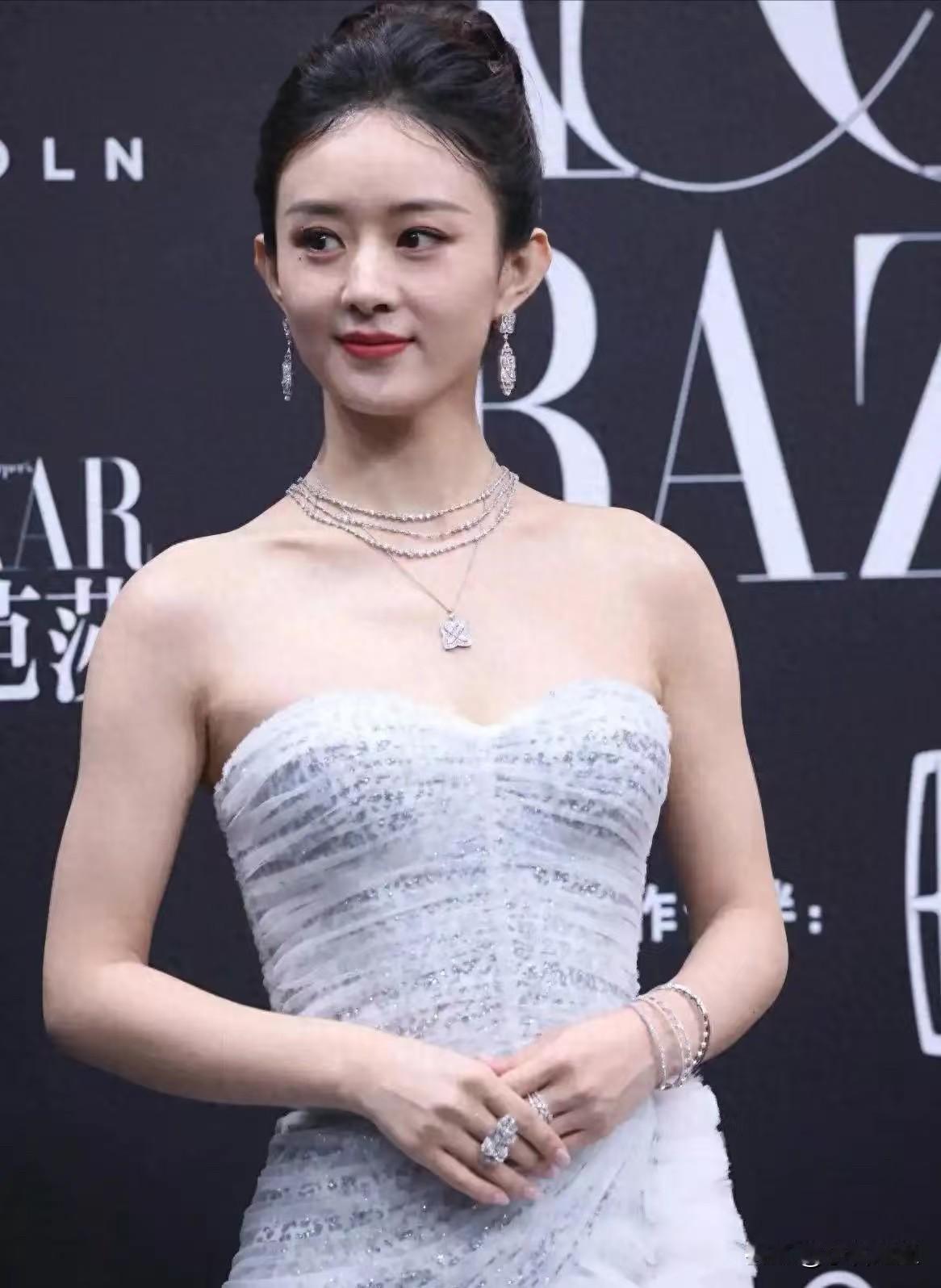 一觉醒来  
赵丽颖的“消失”终于有答案了  

不是退圈，不是塌房，而是悄悄把
