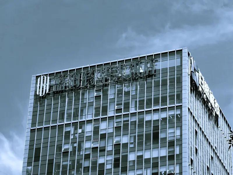 虽然AI短剧抢占不少市场，但是始终没有真人演起来真实不是？