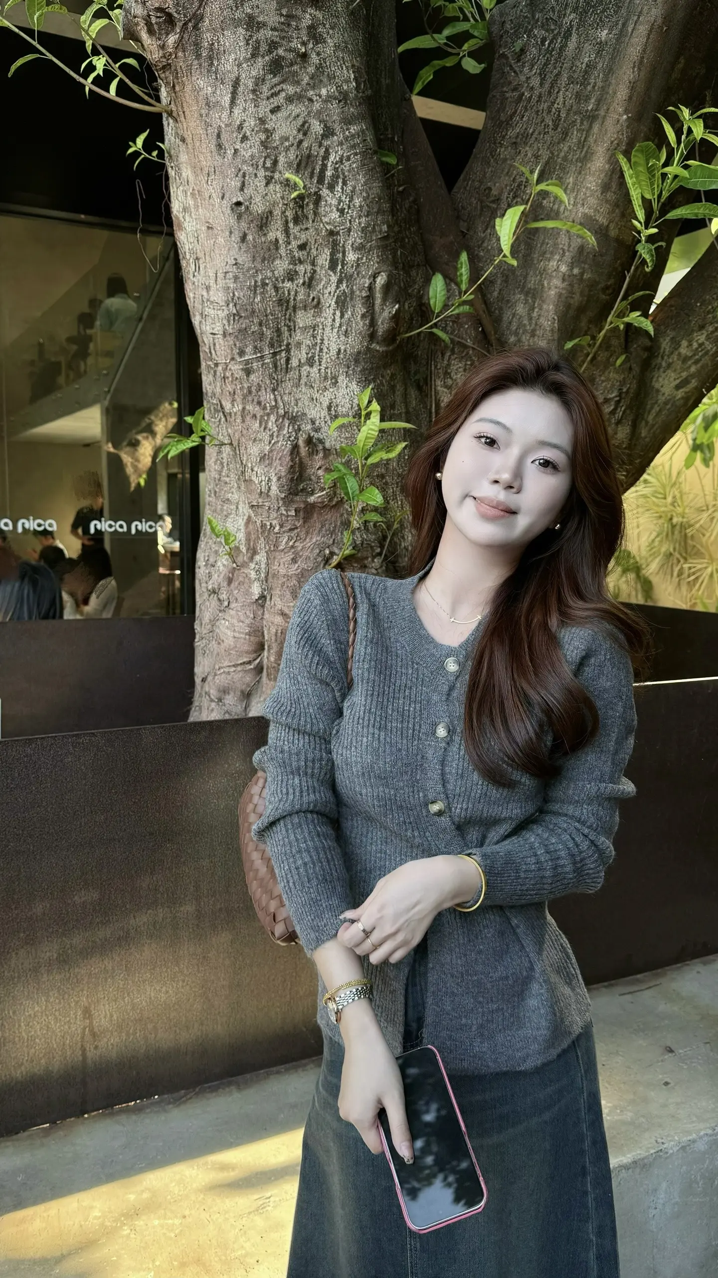 漂亮的脸太多了 所以我只想做一个幸福小女孩