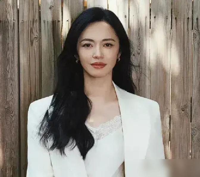 姚晨刚炸了热搜！我跟你说，这次不是撕前夫，是晒娱乐圈最体面的离婚范本！
今早刷