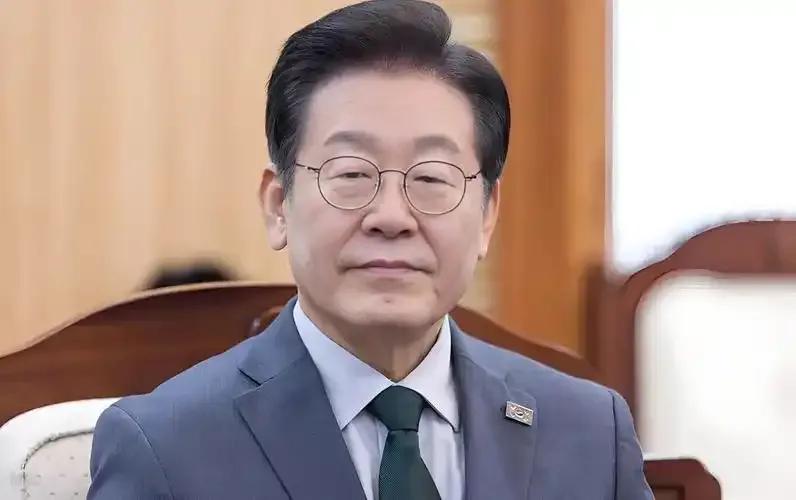 韩国队世界杯出局原因何在韩国队真是掉人了，首先是教练指挥不当，总的来说是韩国队放