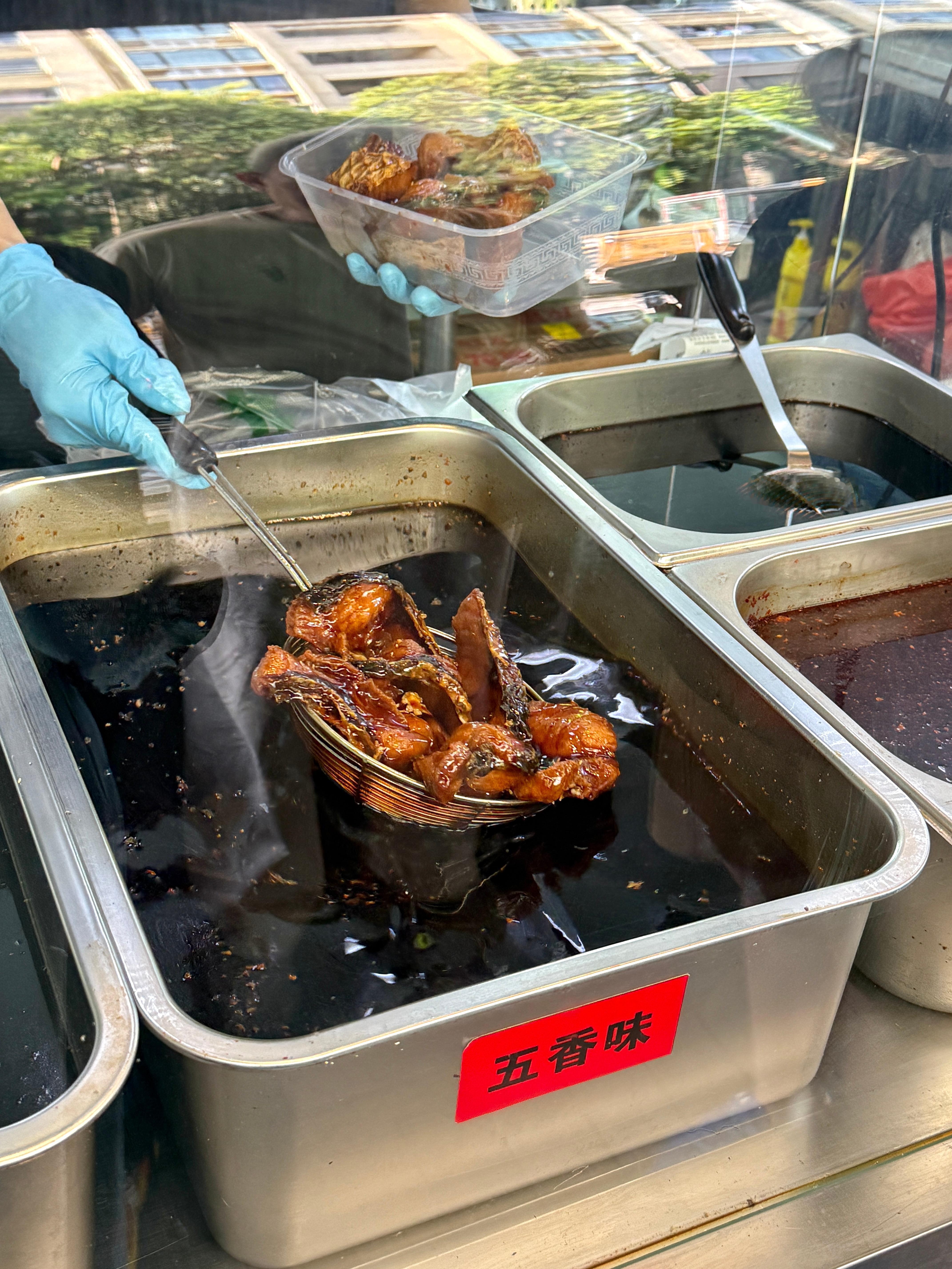 在大上海逛菜场也是蛮有一番滋味的。  ​​​