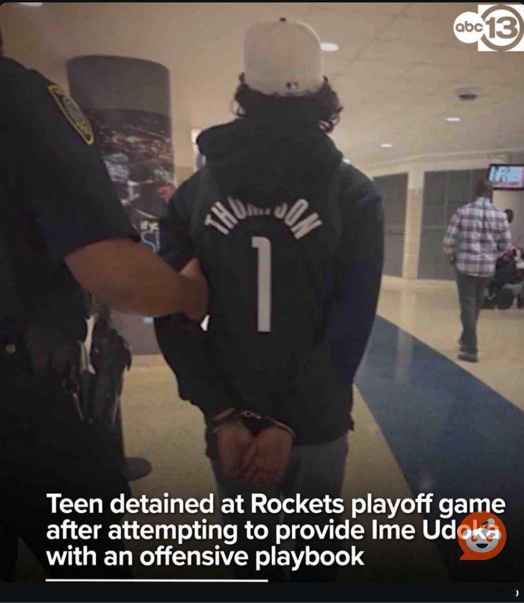 休斯顿当地台ABC13快讯：一名青少年在火箭队季后赛被拘留，原因是他试图向伊梅·