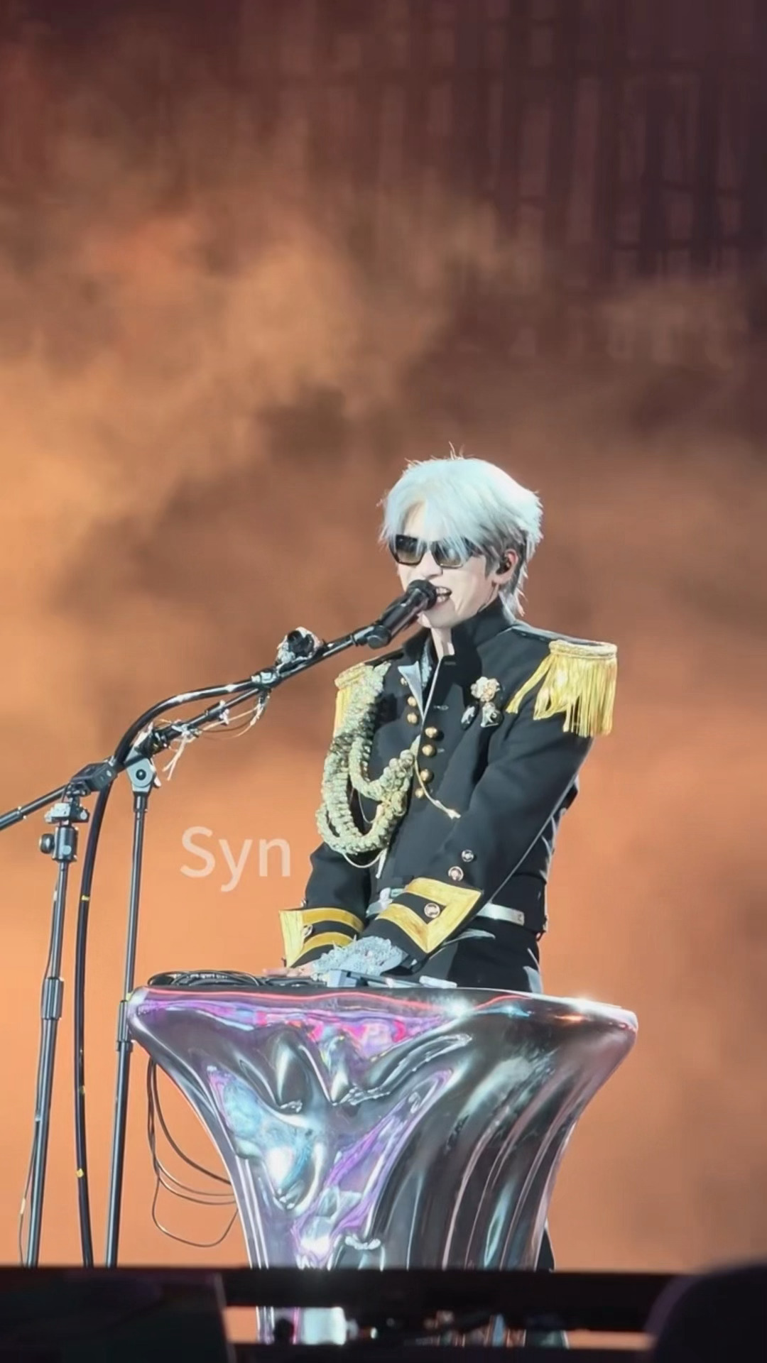 好狠呀...aadfhhjk....严浩翔加冠礼演唱会