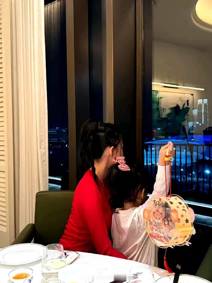 潘玮柏的女儿都这么大了啊？！

就好像一转眼的事情，潘玮柏的女儿都长大了，仿佛他