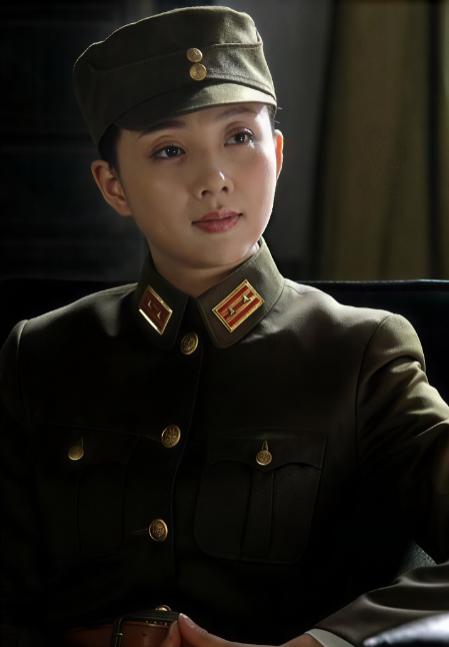 32集谍战大剧，殷桃沈晓海领衔主演，演员阵容堪称豪华，剧情悬念拉满，收视一路领跑