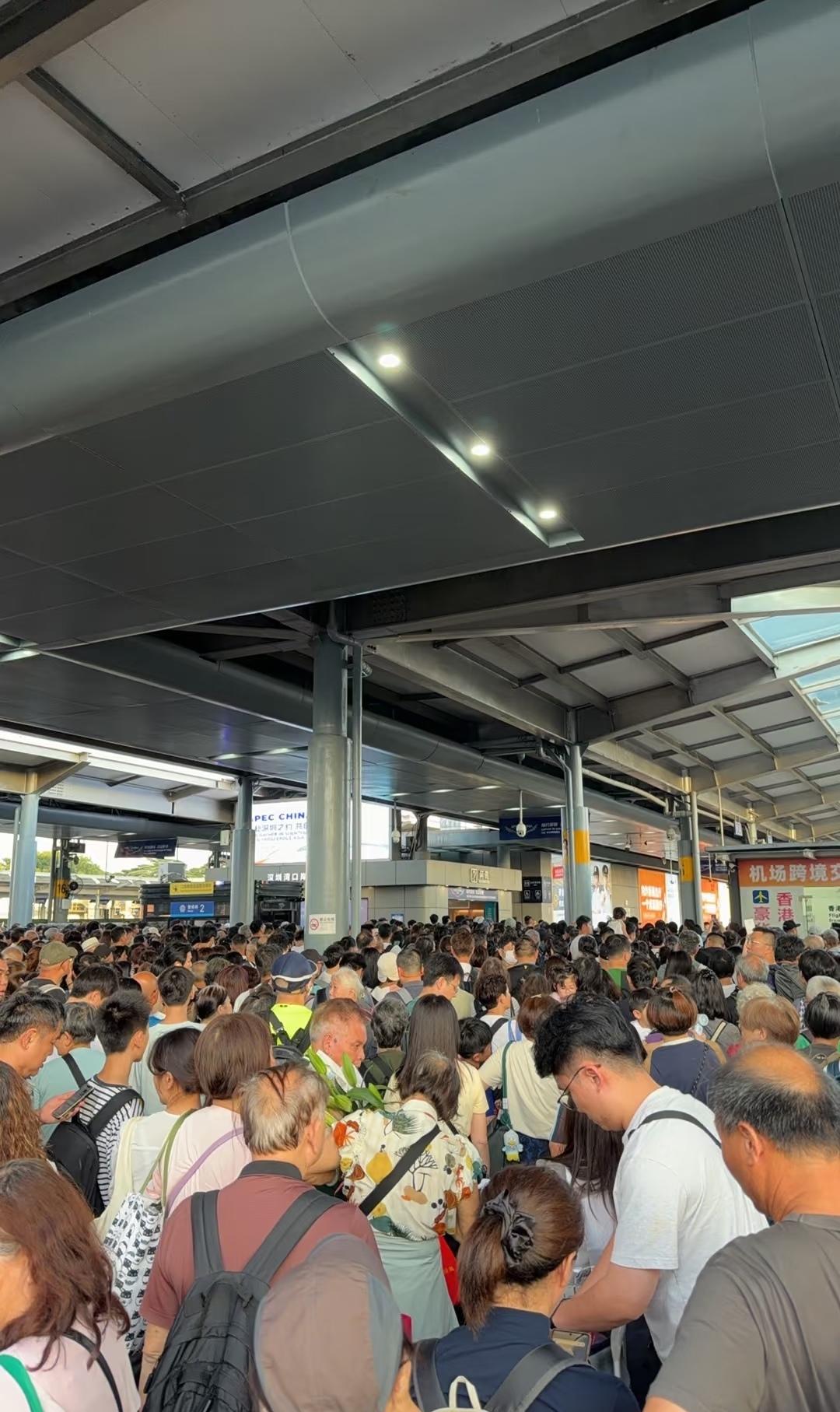香港法定假日千万不要走口岸
周一是香港的佛诞节，反向春运了开始。深圳湾口岸平均过