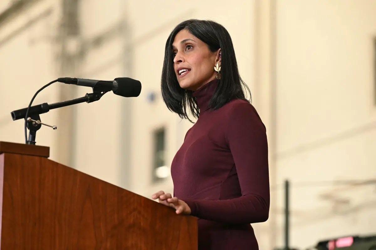 美国副总统万斯JD Vance 的妻子 乌莎Usha 否认了与丈夫分居的传闻。此