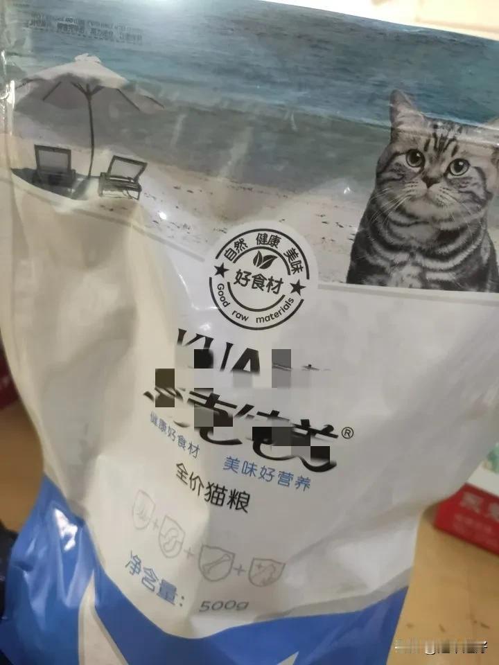 可笑之极!
同事爱心又泛滥了，他又和流浪猫勾搭上了!
今天早上七点多钟，同事就给