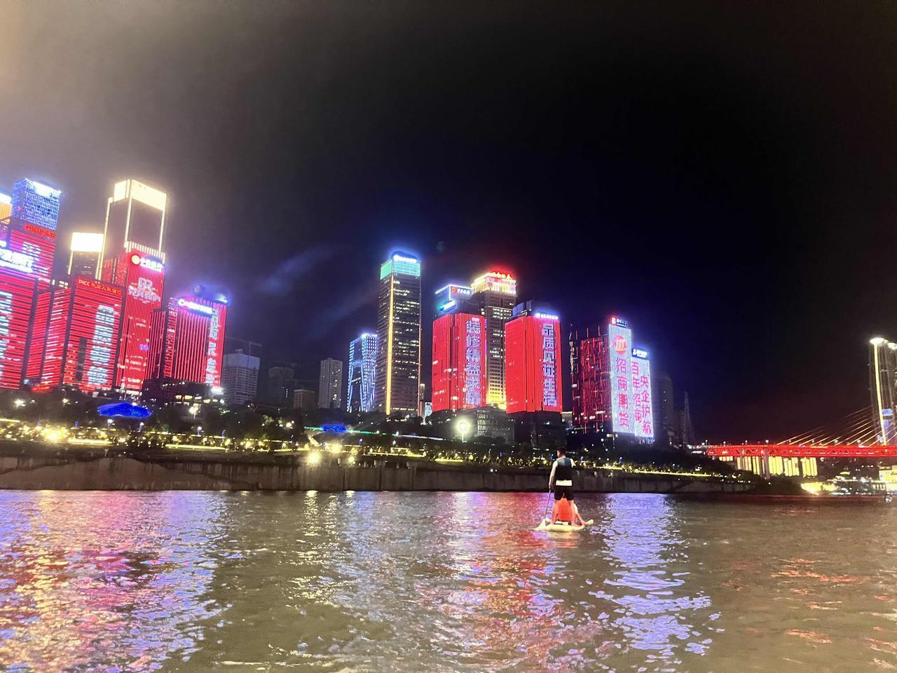 夜幕下的重庆，美得让人挪不开眼！🌃