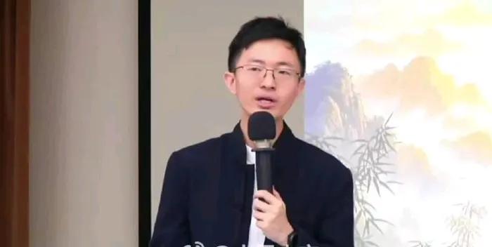 侯汉廷回答：我为什么不加入民众党、国民党

侯汉廷这段时间，出了本书以中华之名，