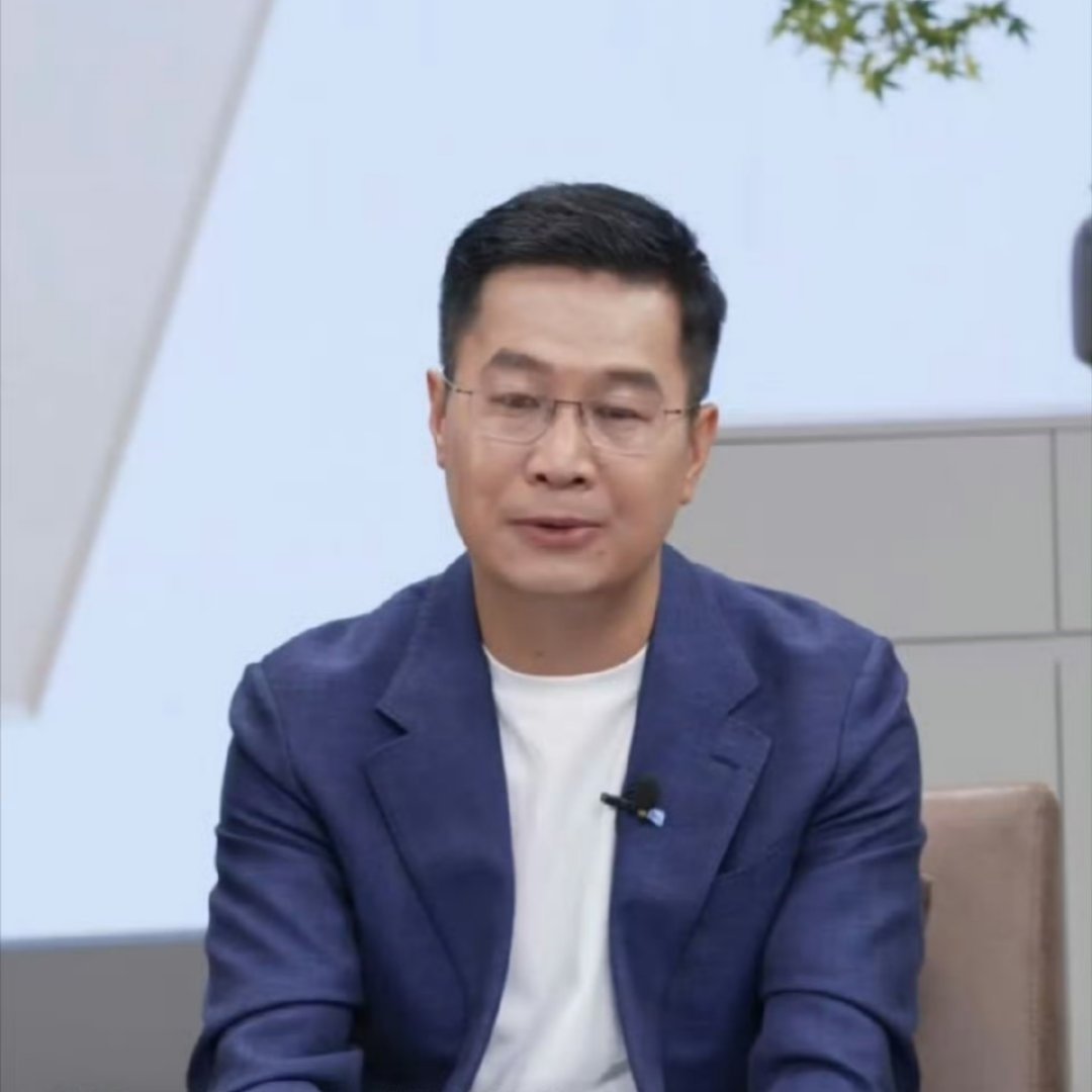 要不是当年刘立荣赌博输了几百亿，金立在卢伟冰的带领下应该会比现在的荣耀强一些。 