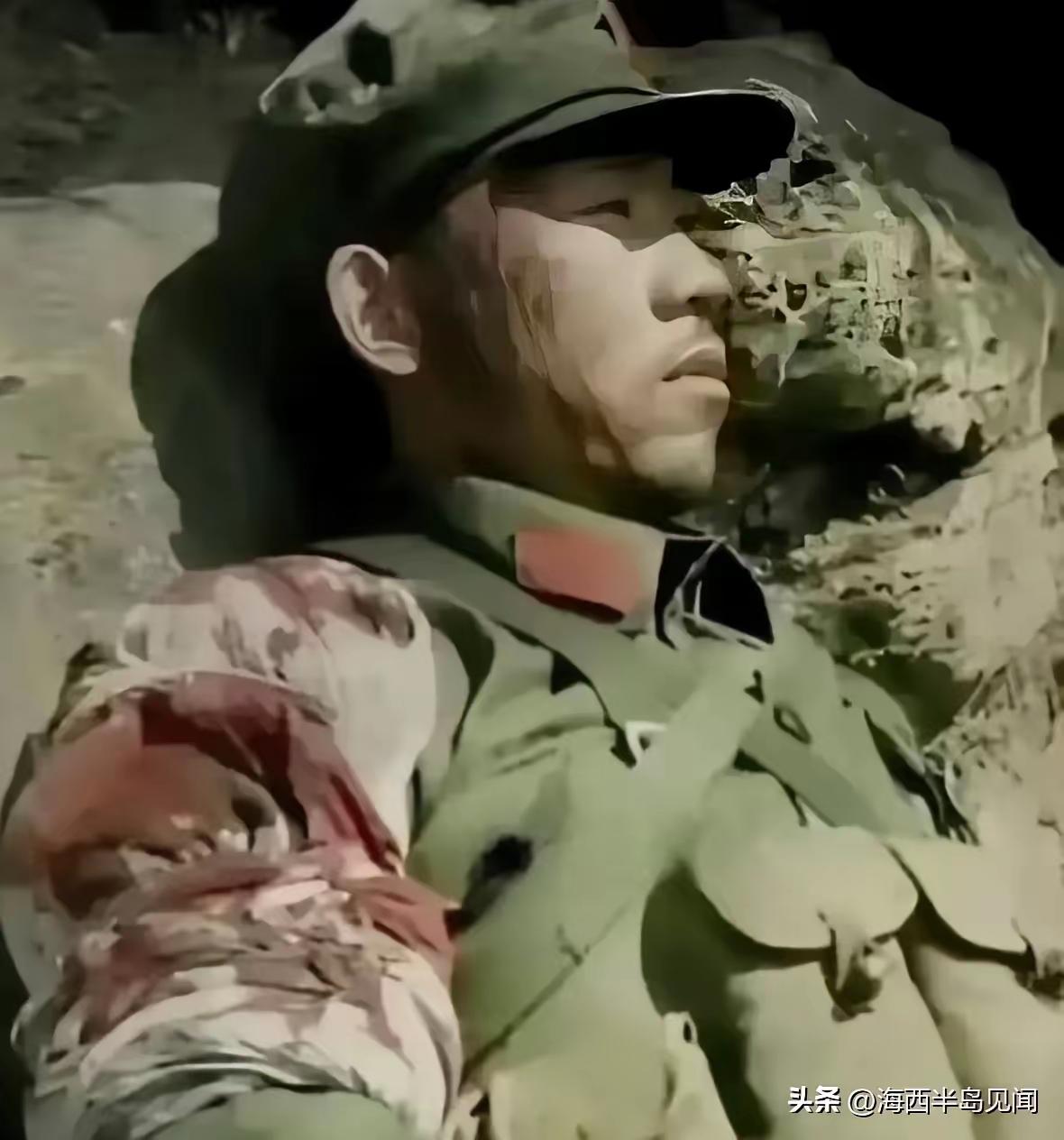 这张是蒋金柱烈士最后一张留在世上的照片，照片中的他，头部被子弹击中，手臂被打断，