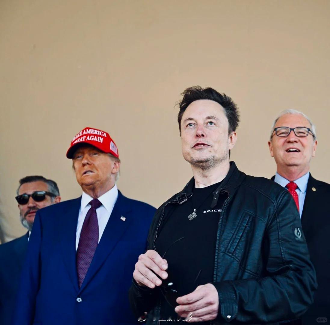 马斯克：我非常有信心，我们可以在两年内向火星发送几艘装载特斯拉机器人和Cyber