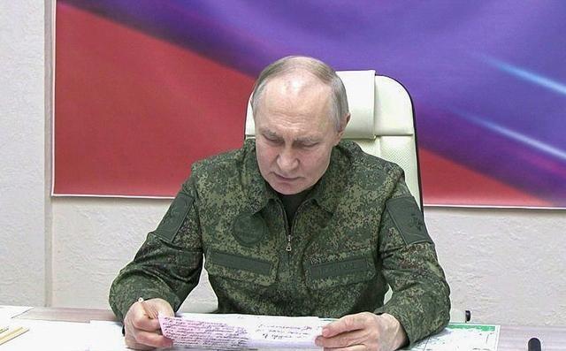 俄乌战争的最大战果，就是彻底打断了欧洲的脊梁！四年的炮火证明了一个真理：给美国当