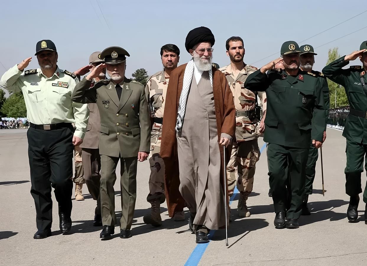 以色列14频道报道称，美国正在为未来几天内对伊朗发动一次重大打击做准备。
美军卡