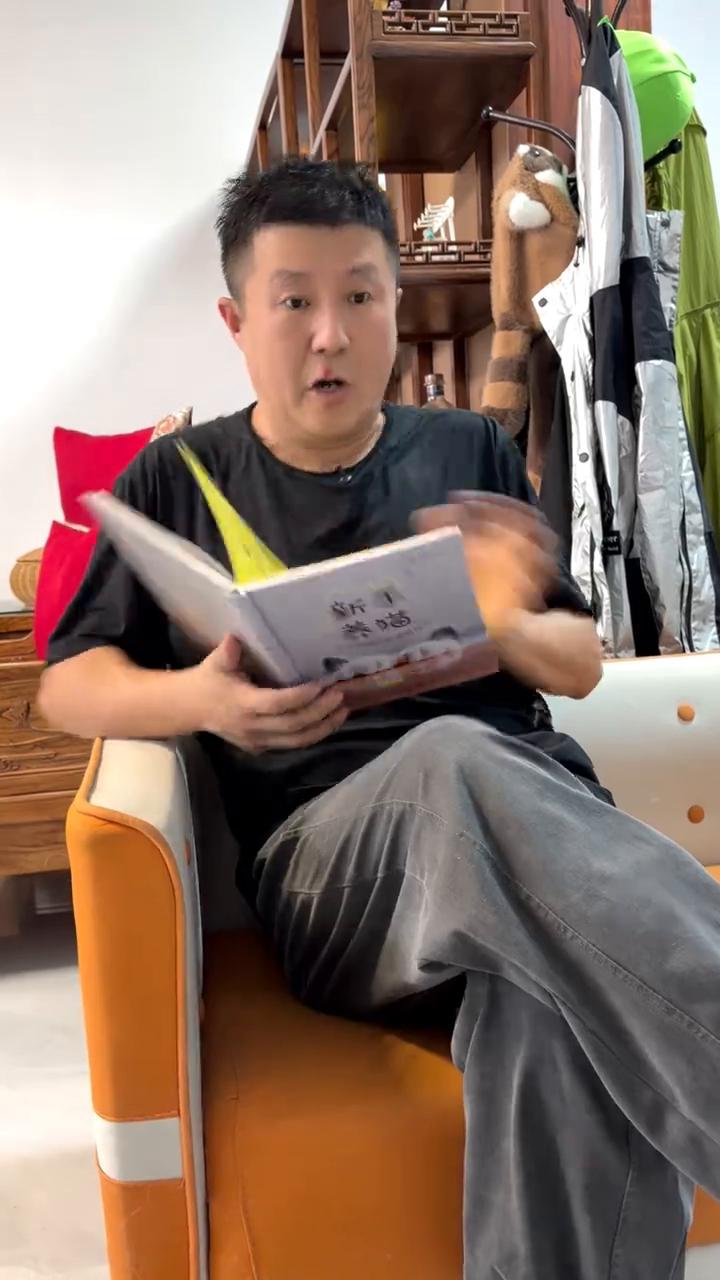 什么玩意？大白子你是要疯是吧？你是想要我的命是吧？吓人的猫扔了。