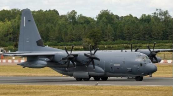 特朗普脸都被扇肿了！
 
事情得从4月3日说起。美军一架F-15E型“打击鹰”双