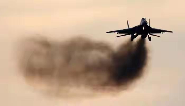 据媒体消息，3月1日伊朗出动空军战机在多阶段行动中成功轰炸了美国在波斯湾国家和伊