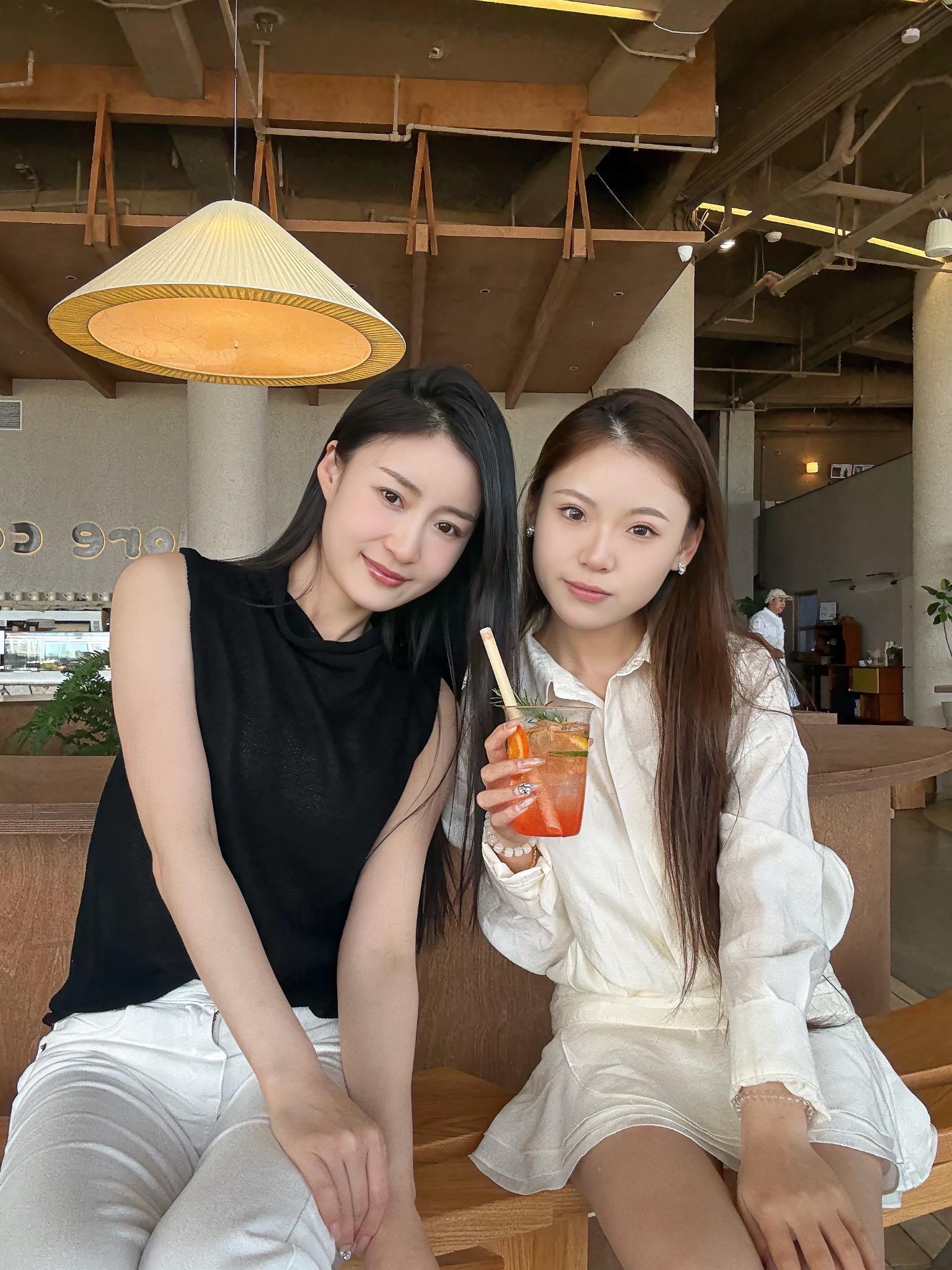 真羡慕有两个女儿的妈妈
