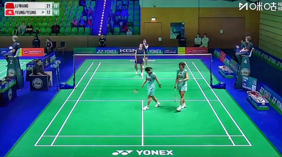 国羽两对老带新的女双居然都赢了，有点不可思议，毕竟之前也都是磕磕碰碰。
鲍骊婧/