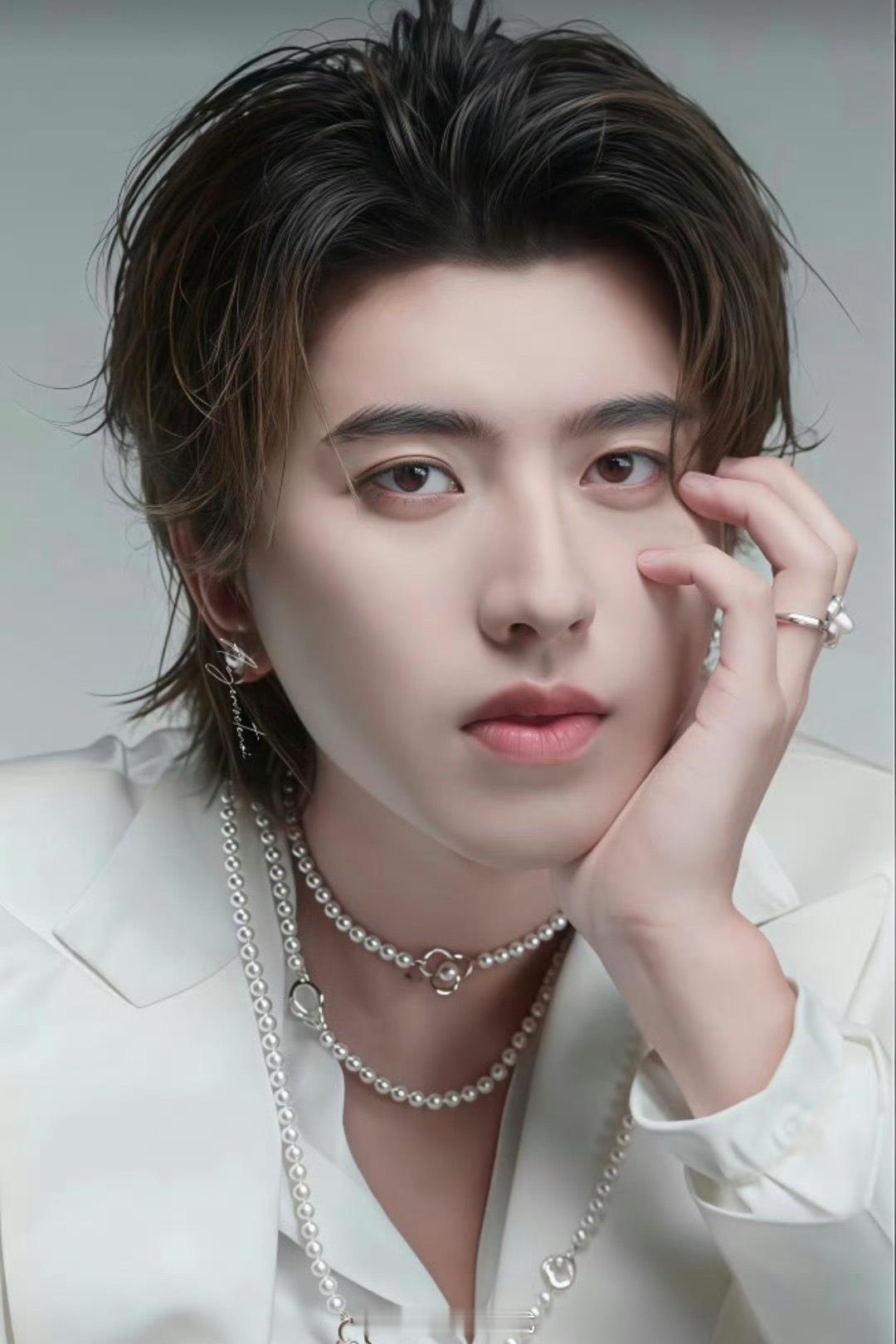 我真的想说你们听到他最近创作的音乐之后，你们会发现他绝对绝对的被这个时代给埋没了