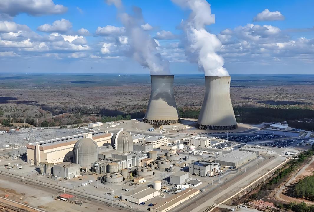 欧盟又整大活了，能源危机逼得他们没辙，居然急着重启核能。
 
不少欧盟国家立马跟