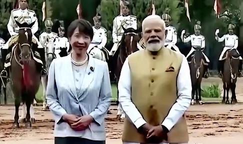 这是两个经常挑衅中华的国家，也是两个毫无希望的国家，近年乌龟看王八，对上眼了。日