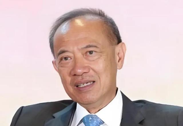 终于有人说出了大实话！新加坡前外长杨荣文曾经说：别看美国动不动就威胁中国、制裁中
