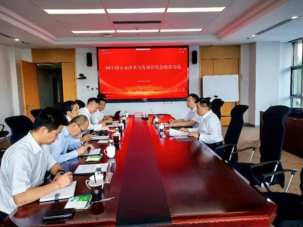 8月20日，中国企业改革与发展研究会副会长范建林一行赴中国第一汽车集团有限公司，