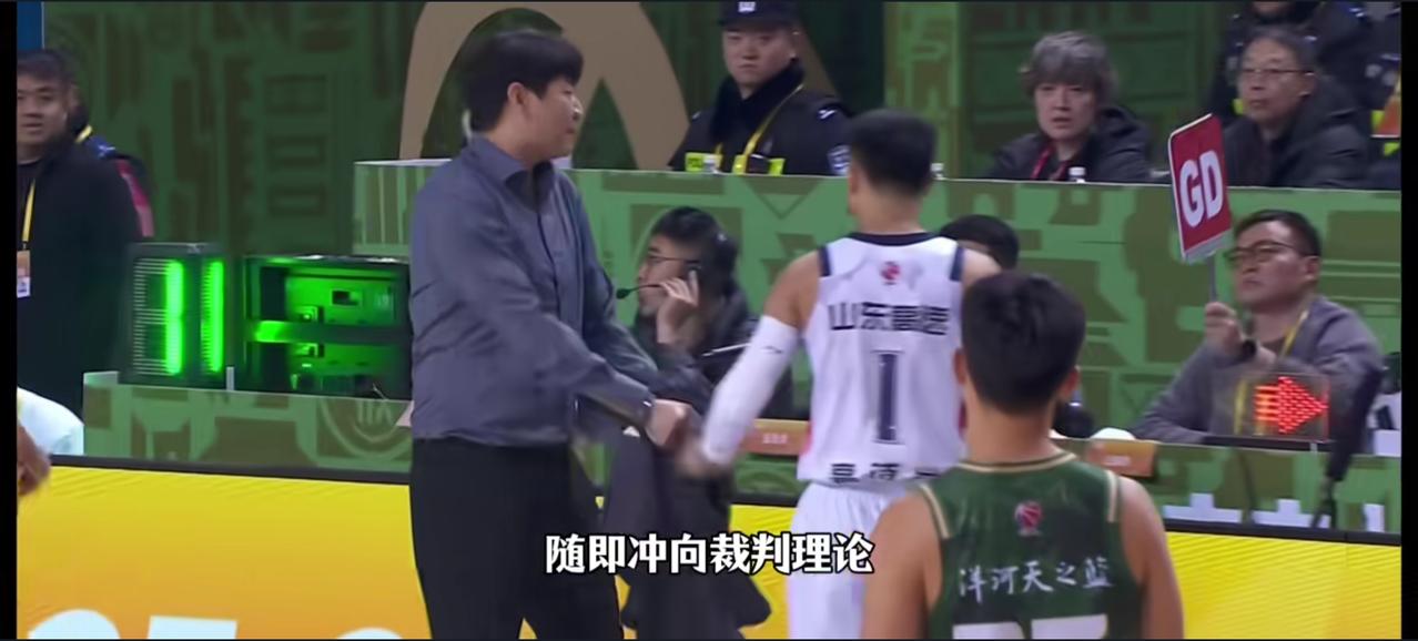 丘彪因祸得福，客场带走胜利。
昨天晚上山东高速主教练邱彪因不满裁判的判罚，直接给