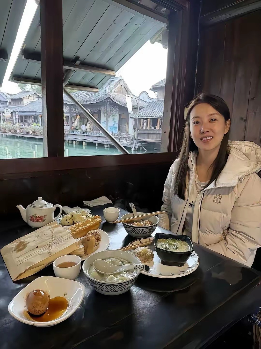 不懂就问，她明明吃不了这么多，为什么要点这么多？ 