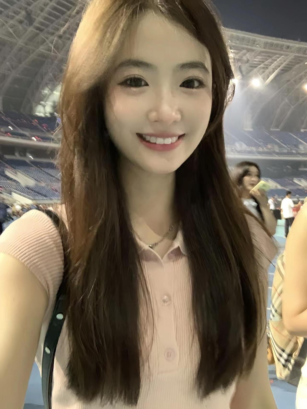 是初中在寝室每晚偷偷循环mp3里的大明星✨昨晚和妈妈一起来赴二哥的约～幸福到恍惚