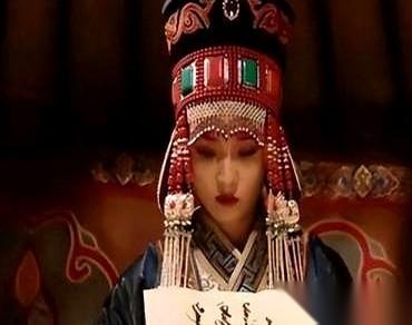 63岁的外公，把18岁亲外孙的未婚妻给收了。
就这么个事儿。
放今天，能上三天三