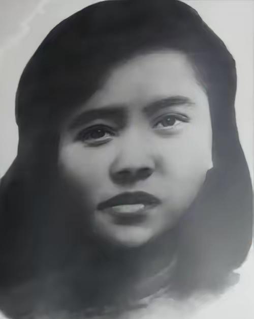 1949 年，女教师朱世君被军统特务抓捕，押往渣滓洞的路上，押送人员李朝成一眼认