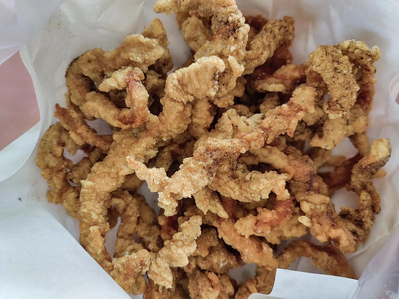 端午节犒赏自己：本地有名的淄博炸肉。
不过吃这玩意儿，是真费钱！
猪肉八元一斤，