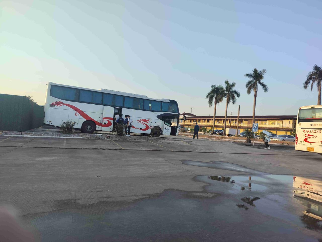 带定位晒今日生活 今天状态轻松愉快，外面是多云天气，简直不要太舒服！太阳不会太亮